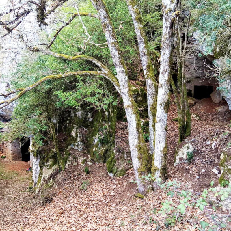 issis-grotte-double-entree-01